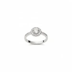 Srebrn prsten sa cirkonima i kamenom na beloj pozadini