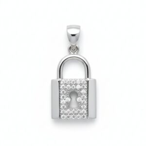 Srebrni privezak Katanac 925 optočen cirkonima sa ključaonicom na beloj pozadini