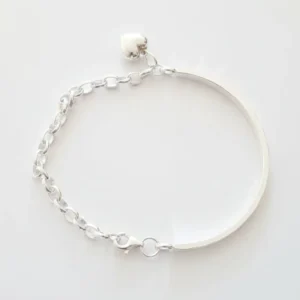 Srebrna narukvica Luna Bracelet 925 sa kružnim motivima na beloj pozadini