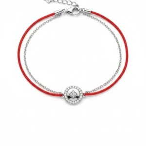 Dvostruka srebrna narukvica sa crvenim koncem i srebrnim lančićem, centralni okrugli privezak sa cvetom i cirkonima.