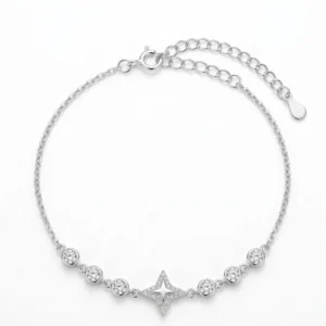 Srebrna narukvica Starlight Sparkle 925 sa svetlucavim cirkonima na beloj pozadini