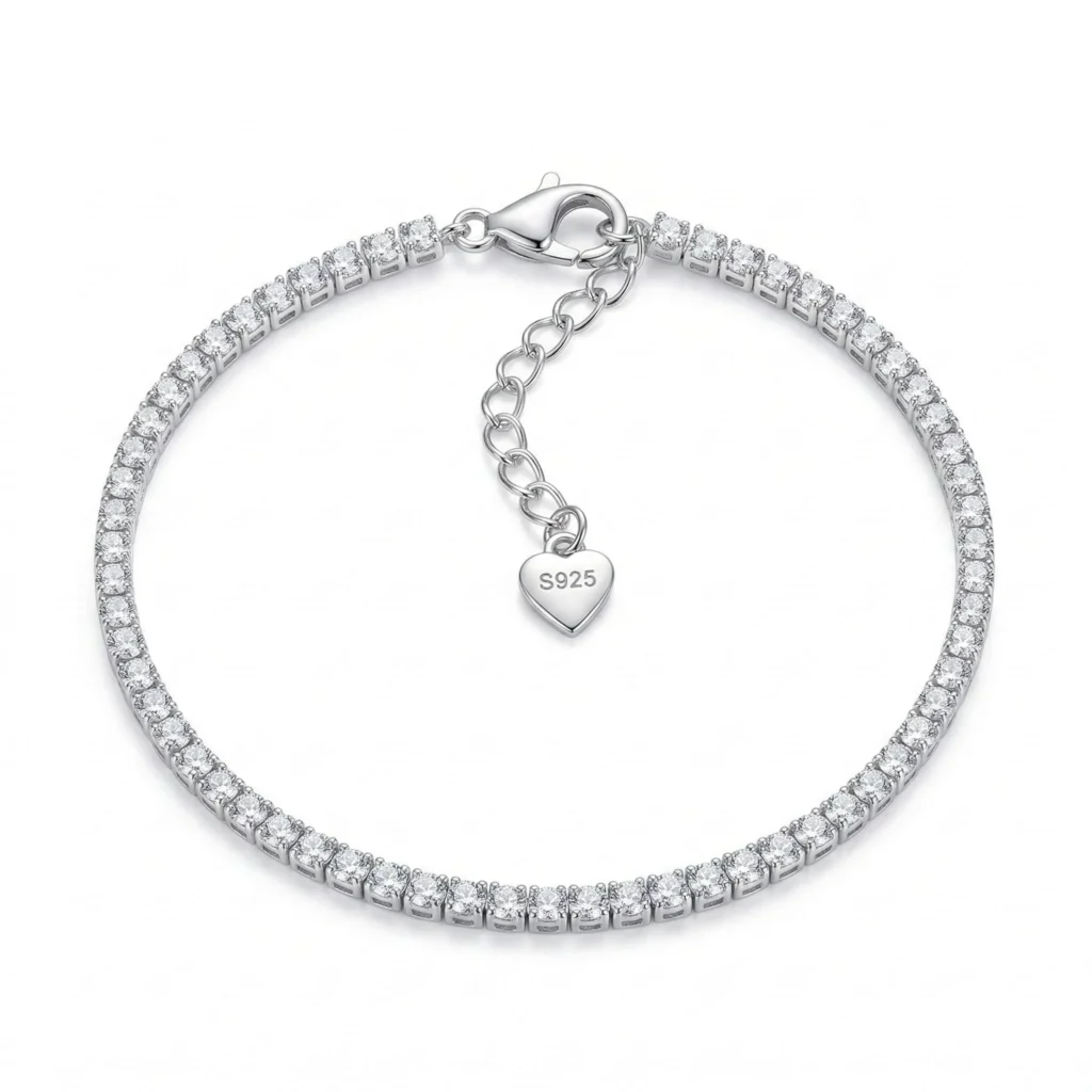 detalj srebrne tenis narukvice sa cirkonima