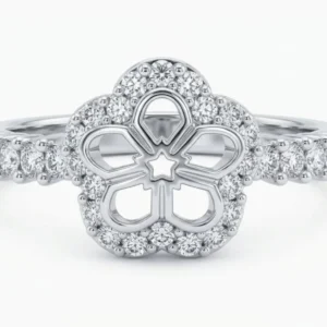 Srebrni prsten sa motivom cveta ukrašenim cirkonima i nizom kamenčića na prstenu