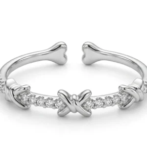 Otvoreni srebrni prsten sa motivom čvorova i svetlucavim cirkonima od srebra 925