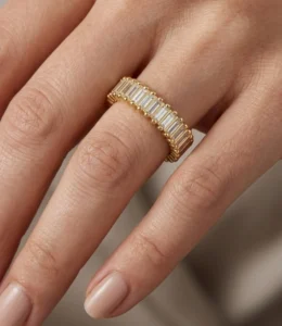 rebrni prsten baguette gold 925 pozlata na modelu