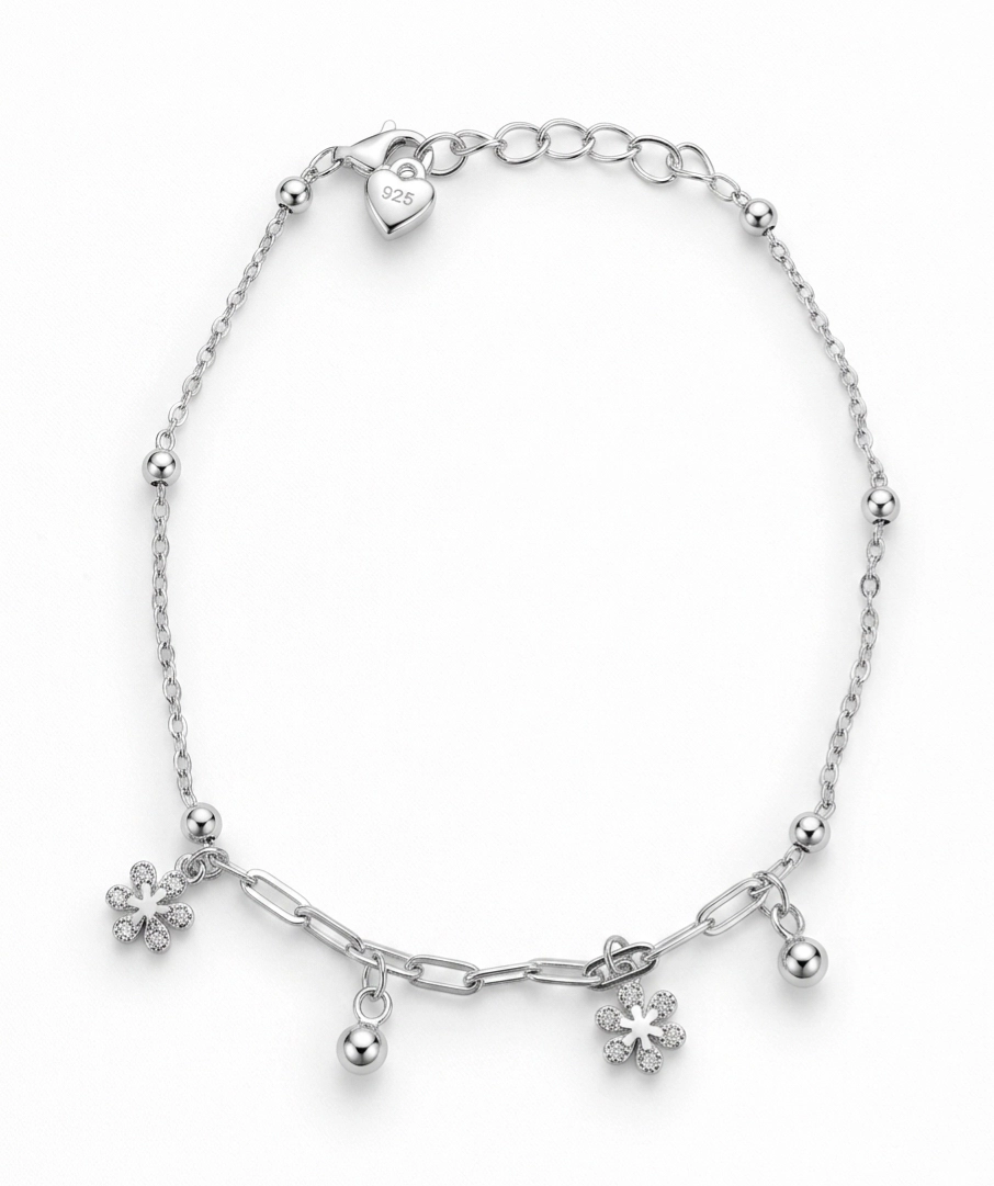 Srebrna narukvica Floral Charm sa privescima cvetova i srebrnih kuglica od srebra 925